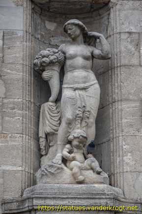 Hildesheim /  Frau mit Füllhorn