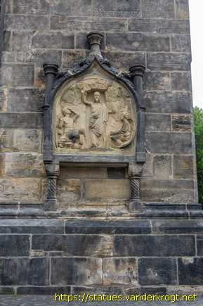 Hildesheim /  Relief mit der Auferstehung Christi