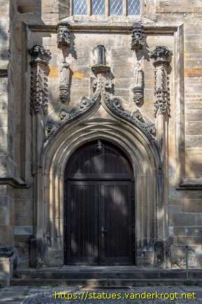 Hildesheim /  Heiligenstatuen an der Lambertikirche