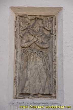 Hildesheim /  Grabplatte einer Frau