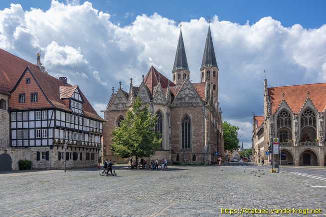 Braunschweig /  Heiligenstatuen an der Martinikirche
