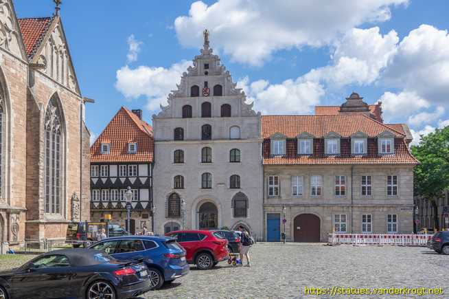 Braunschweig /  Giebelfiguren am Gewandhaus