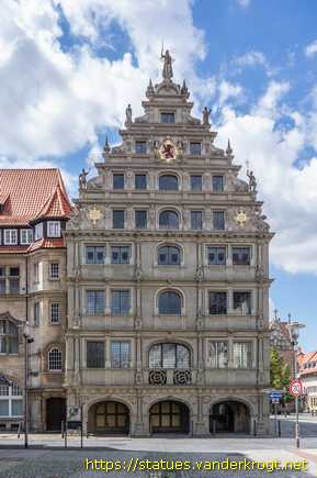 Braunschweig /  Giebelfiguren am Gewandhaus