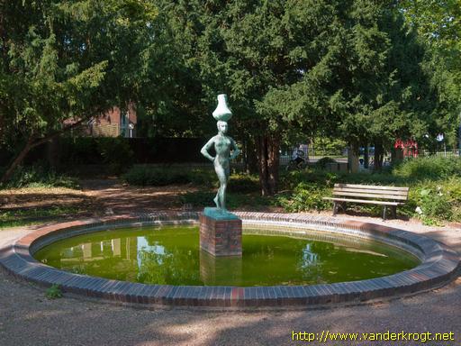 Düsseldorf /  Die Wasserträgerin