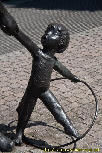 Anholt /  Marktfrau mit Eierkorb und Kind - 'Eierfrau'