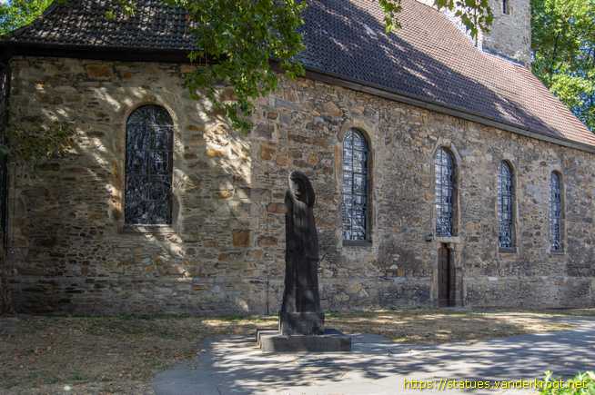 Bochum /  Trauernde Alte