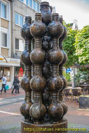 Frechen /  Bartmannkrugbrunnen