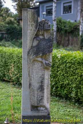 Frechen /  Engel in Stein 'Sternenkinder'