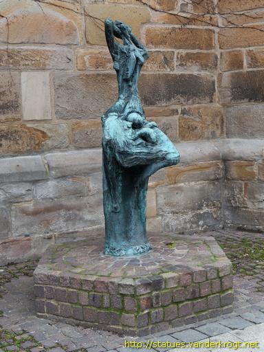 Dortmund /  Mutter Hiroshima