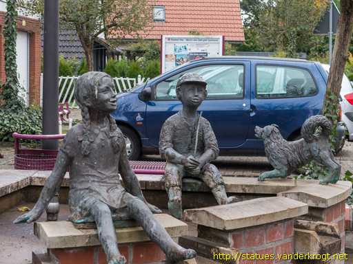 Leer /  Brunnen mit Kinder