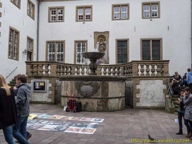 Paderborn /  Heiligenstatuen am Franziskanerkloster und -kirche