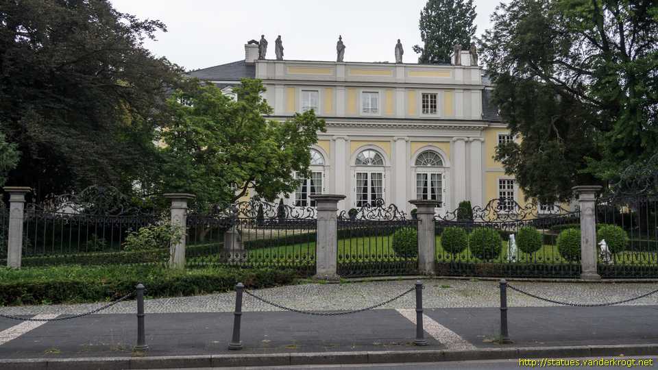 Bad Godesberg /  Sechs Musen