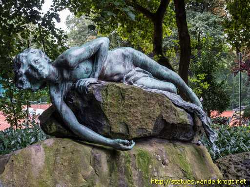 Bad Godesberg /  Knabe an der Quelle