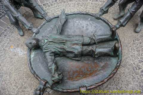 Jülich /  Lazarus-Brunnen