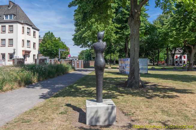 Emmerich am Rhein /  Promenierdame