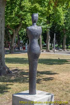 Emmerich am Rhein /  Promenierdame