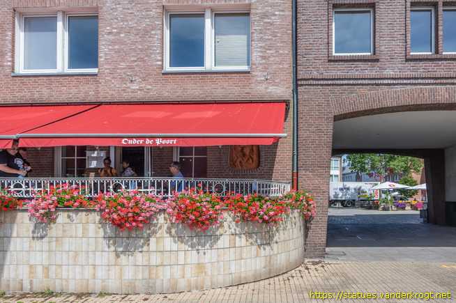 Emmerich am Rhein /  Biertrinker