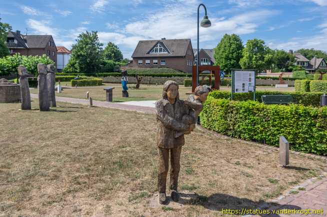 Rees /  Junge Frau mit Kind