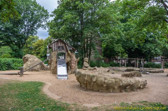 Gladbeck /  Sitzendes Kind