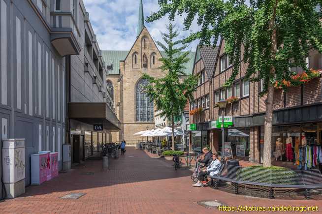 Buer /  Heiligenstatuen an der St.-Urbanus-kirche