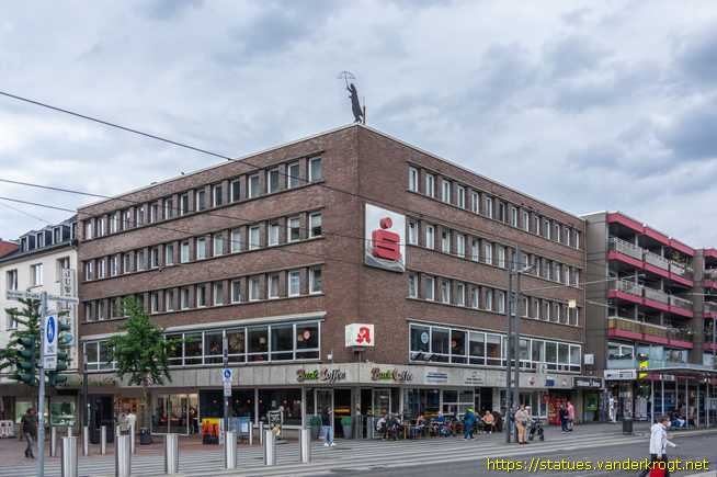 Buer /  Mann mit Schirm