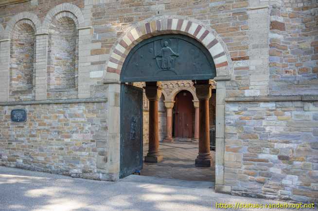 Essen /  Bronzetüre des Südportals des Atriums