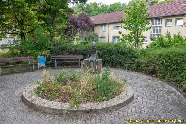 Gladbeck /  Das Sitzende Mädchen