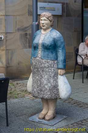 Herdecke /  Alltagsmenschen: Fotograf und Frau mit zwei Taschen