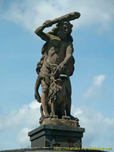 Trier /  Herkulesbrunnen