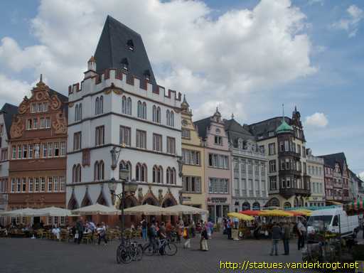 Trier /  Trierer Stadtpatrone und Steipen-Riesen