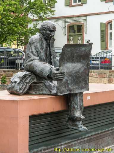 Neustadt an der Weinstraße /  Zeitungsleser