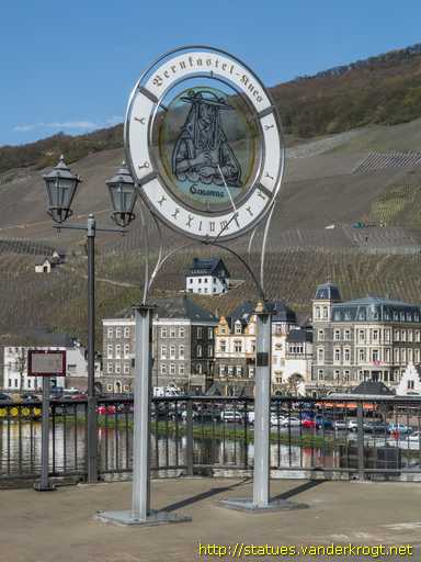 Bernkastel-Kues /  Cusanus Sonnenuhr