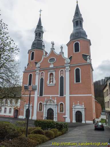 Prüm /  Statuen an der Basilika Sankt Salvator