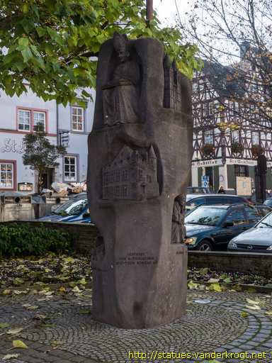 Koblenz /  Nikolaus-von-Kues Denkmal