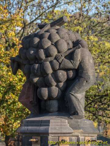 Koblenz /  Wein- oder Traubenträgerbrunnen