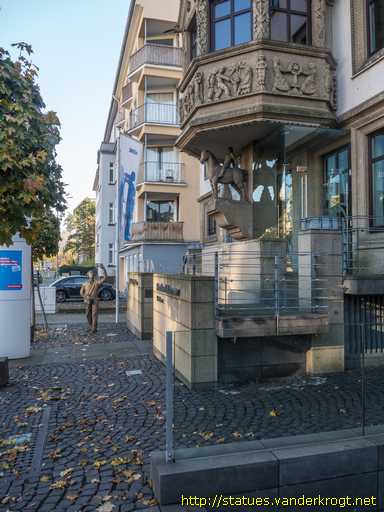 Koblenz /  Winkender Mann