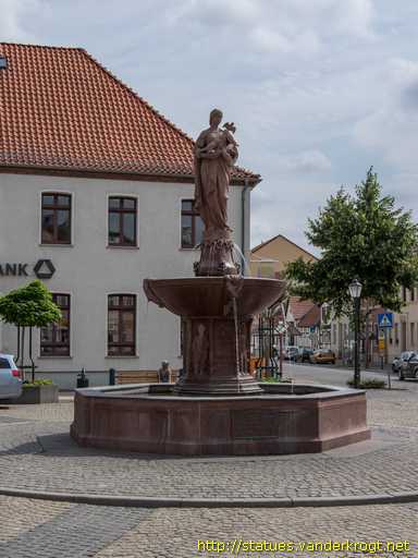 Stendal /  Haacke-Brunnen - "Sperlings-Ida"