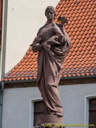 Stendal /  Haacke-Brunnen - "Sperlings-Ida"