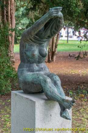Dessau /  Hemdausziehende
