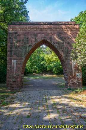 Eisleben, Lutherstadt /  Tor der Mahnung