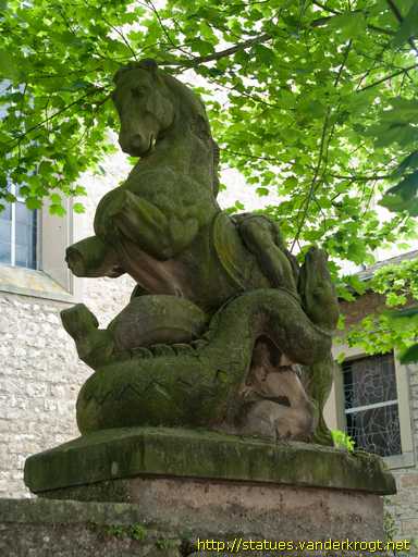 Besch /  Sankt Georg Denkmal