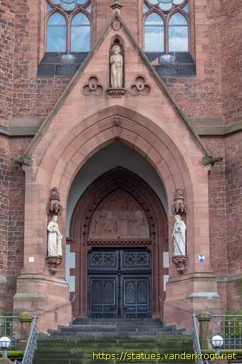 St. Ingbert /  Skulpturen an der St. Josef-Kirche