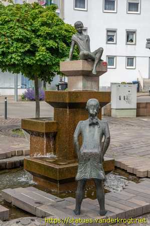 St. Ingbert /  Mädchen und Junge Brunnen