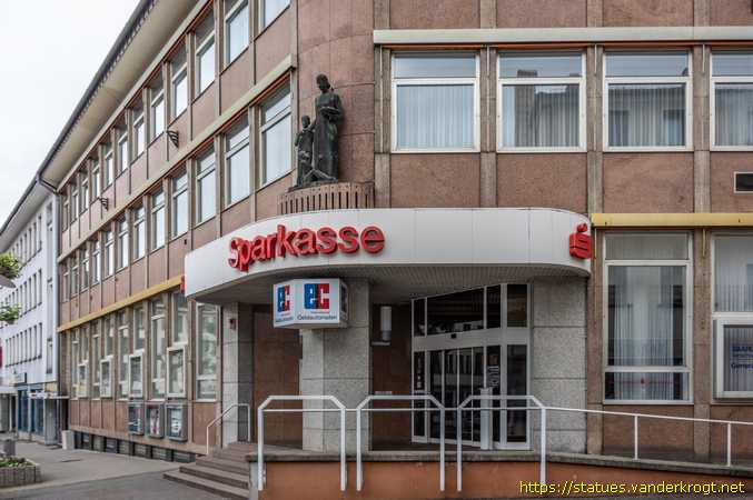 Neunkirchen /  Frau und zwei Kinder