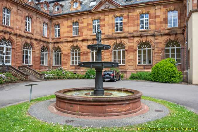 Mettlach /  Schinkel-Brunnen