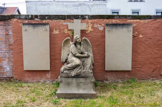 Mettlach /  Grabdenkmal Familie von Boch