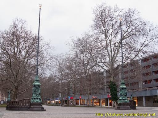 Dresden /  Kaiser-Wilhelm-Fahnenmasten
