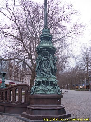 Dresden /  Kaiser-Wilhelm-Fahnenmasten