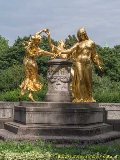 Dresden /  Mozartdenkmal