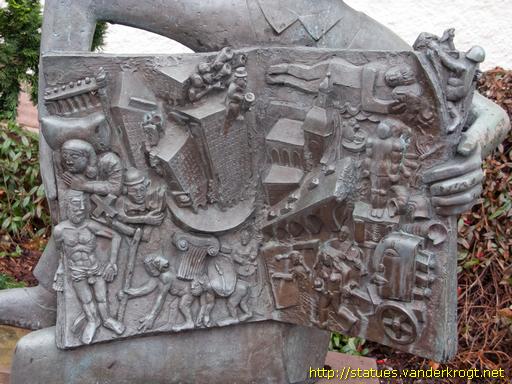 Heiligenstadt, Heilbad /  Skulptur mit Relief